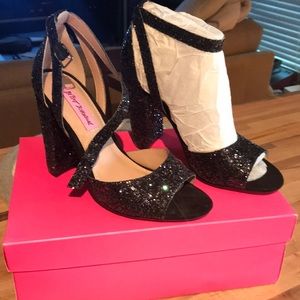 NWT Betsy Johnson black heels